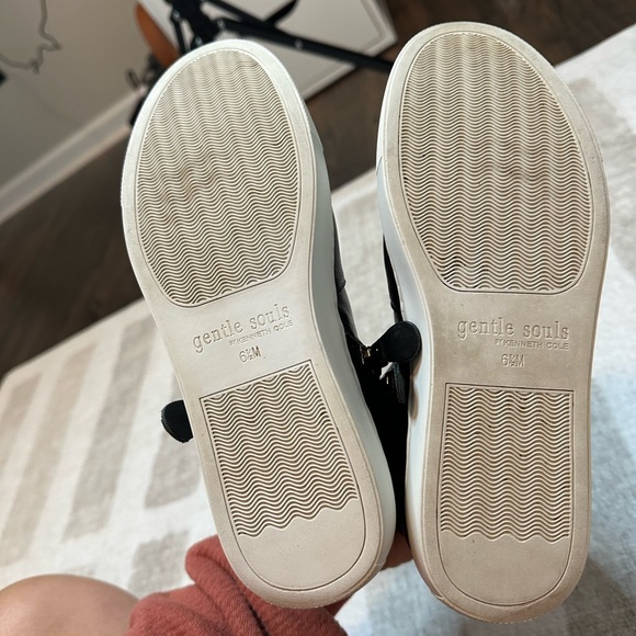 Gentle Souls by Kenneth Cole Women's Carole Leather High Top Sneakers (Size 6.5) - Picture 7 of 9